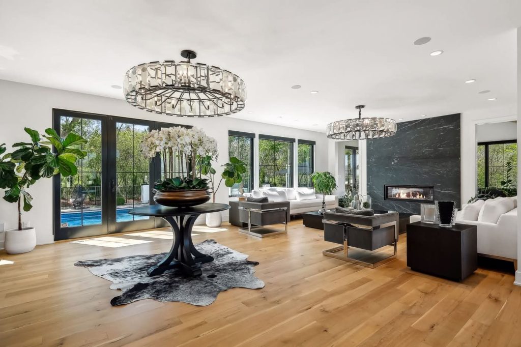 Modern luxury living room with fireplace and chandeliers